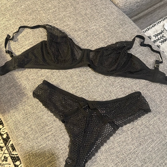 Victoria's Secret Other - Victoria's Secret LOT 36D/36DD/ Large